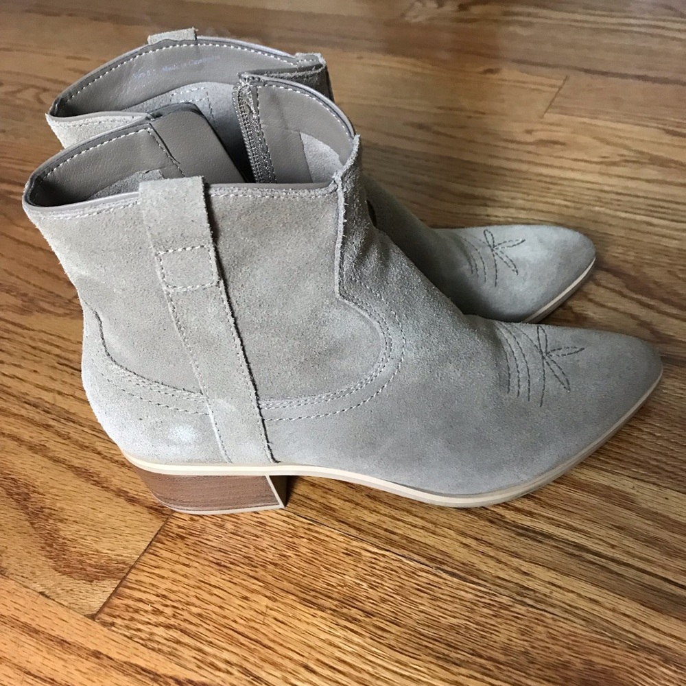 Dolce Vita Light Tan Suede Ankle Boots - Picture 6 of 9